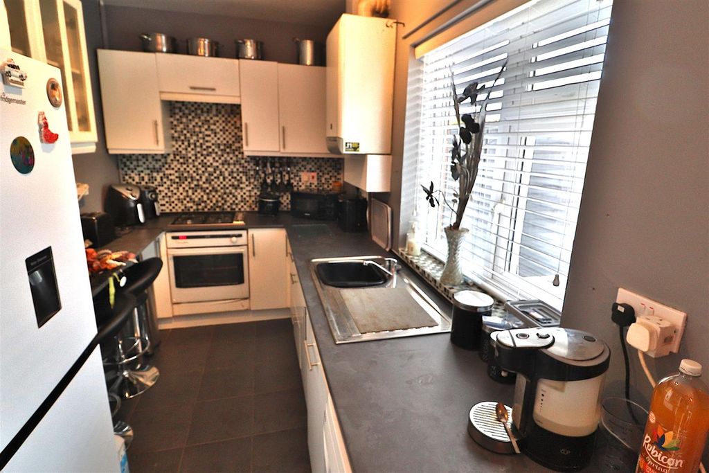 Property photo 3 of 12 Dining Kitchen