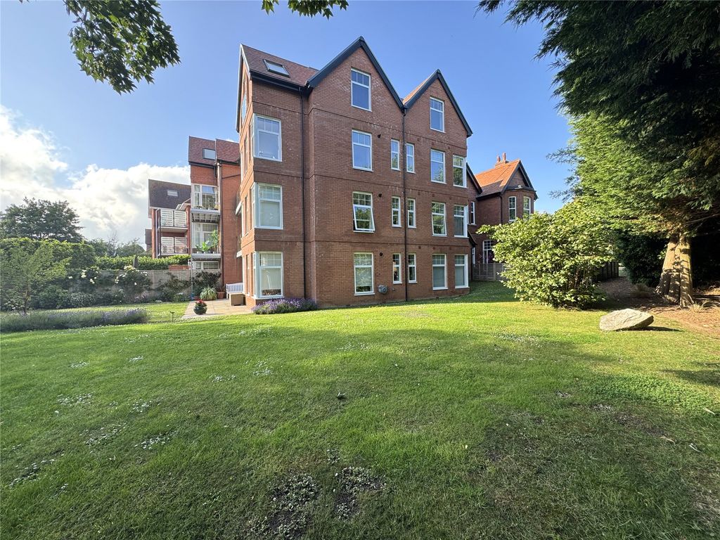 Property photo 1 of 14 Communal Gardens