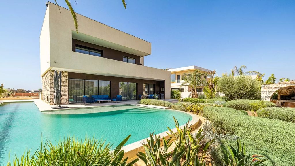 Property photo 1 of 47