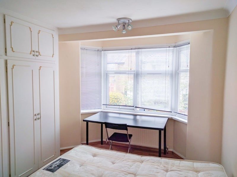 Property photo 1 of 5 Bright And Tidy Double Bedroom Featuring A Large B...