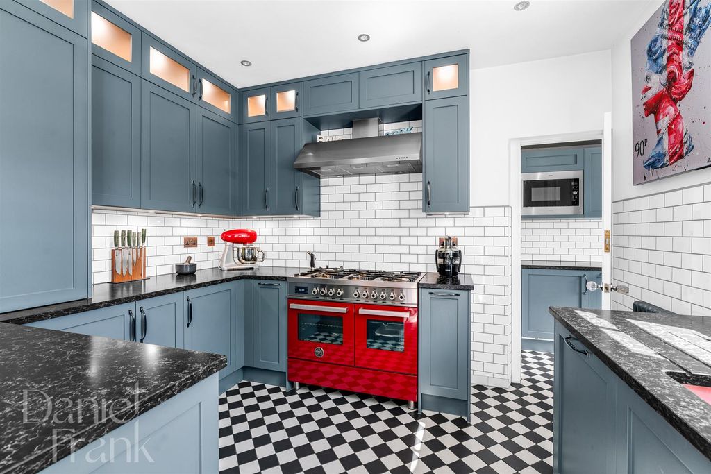 Additional image 4 of 5 bed detached house for saleThe Uplands, Loughton IG10