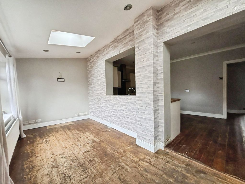 Property photo 3 of 15 4800372