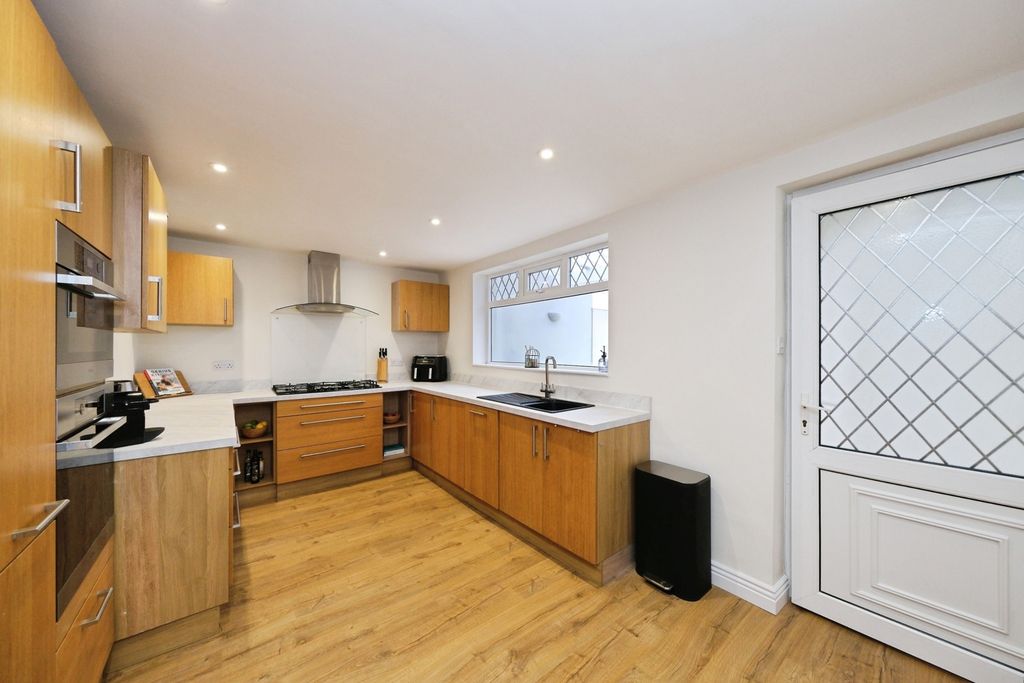 Property photo 3 of 17 Pbox-Img.Jpg