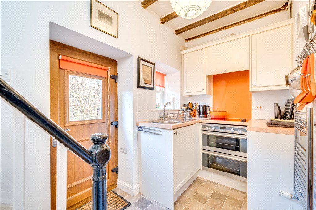 Property photo 2 of 10 Kitchen