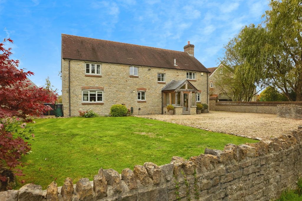 Property photo 2 of 30