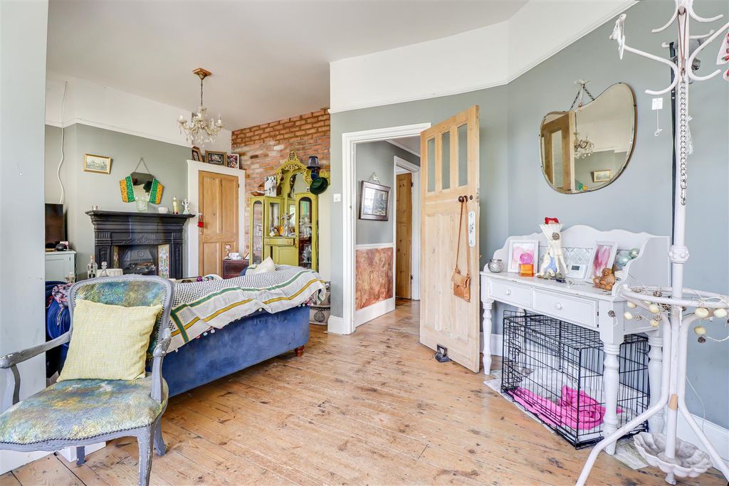 Property photo 3 of 16