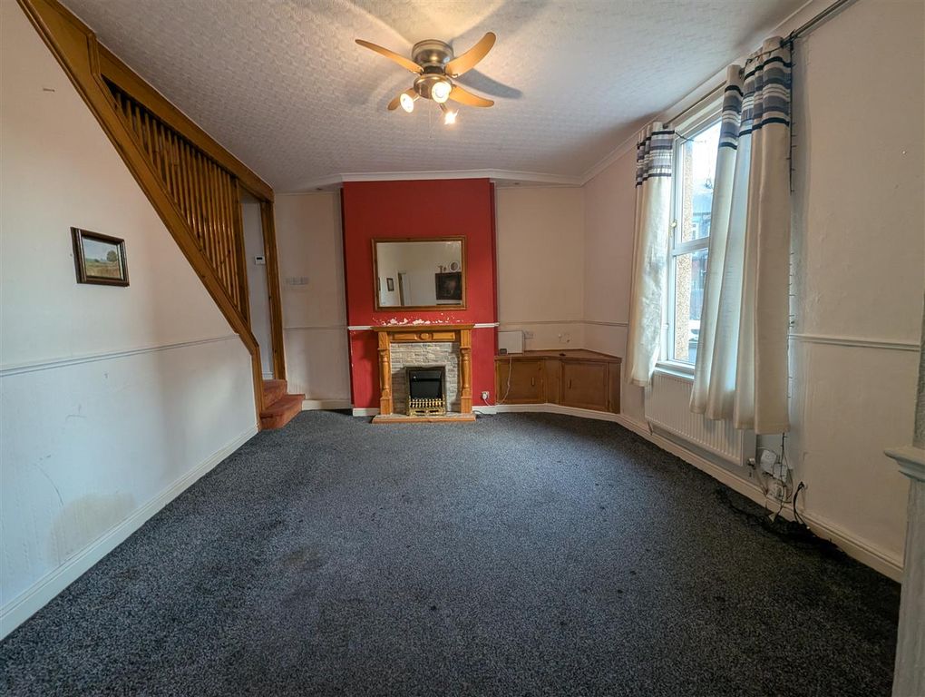 Property photo 2 of 9 Lounge