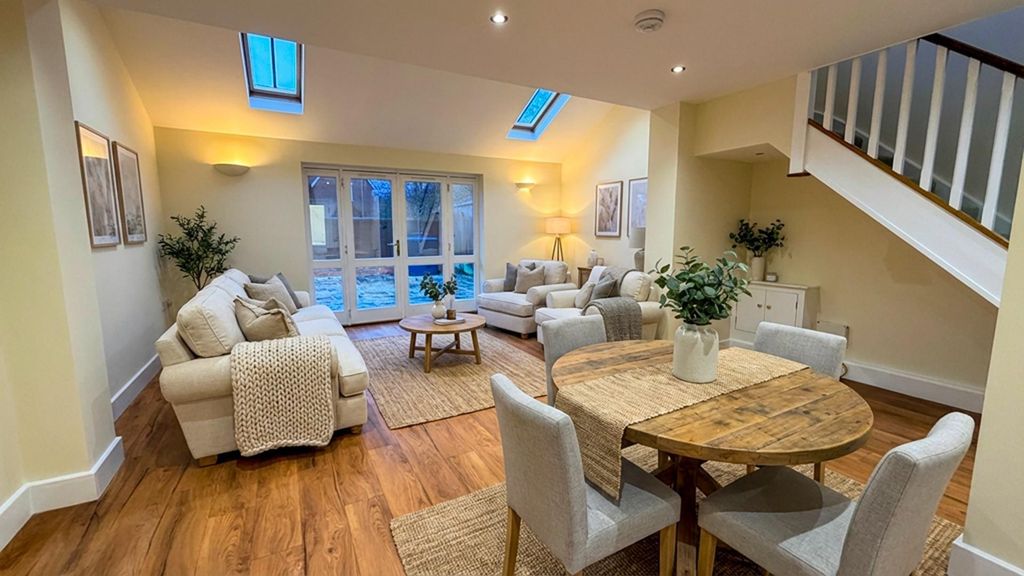 Property photo 2 of 9 44B Walkern Road - Living Room.Jpg