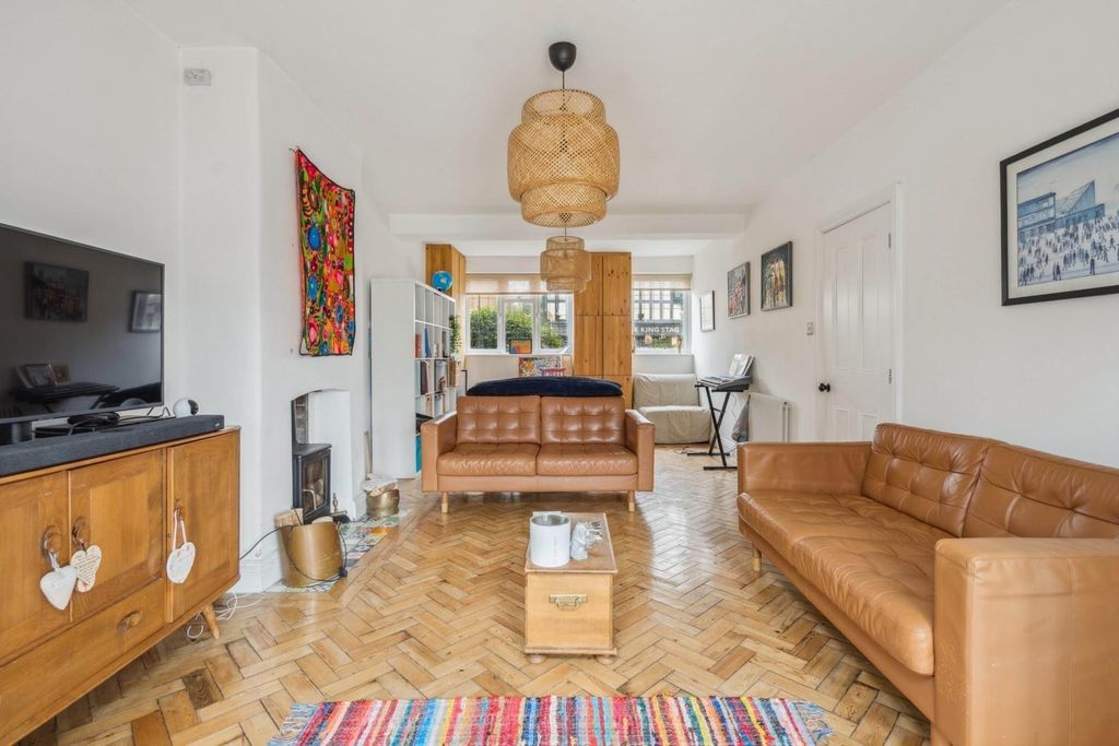 Property photo 3 of 17