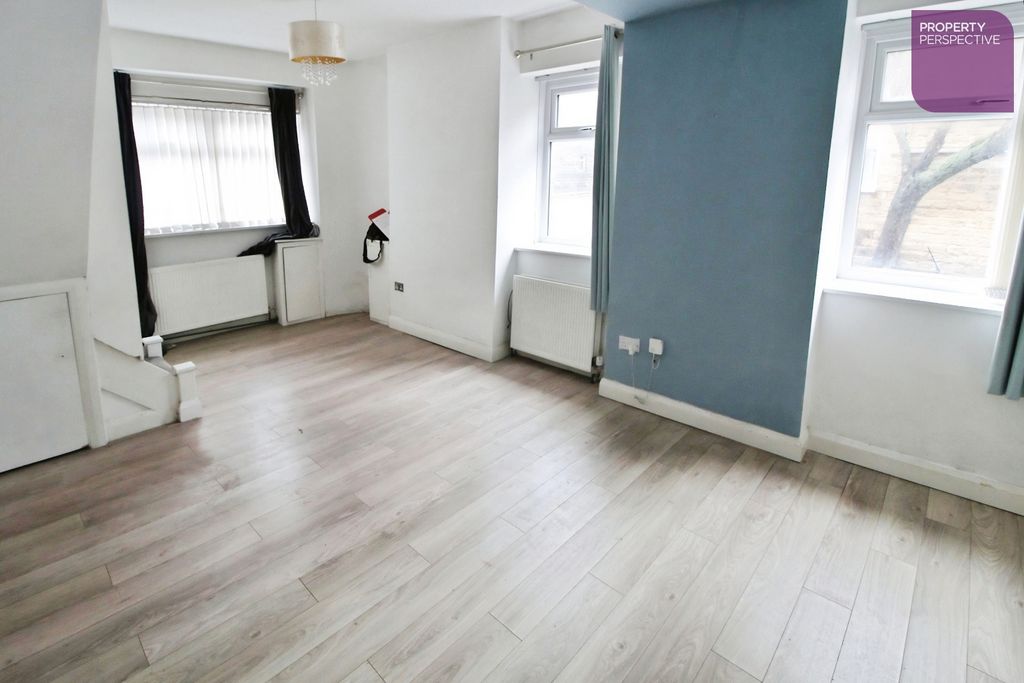 Property photo 2 of 8 Living Dining Kitchen