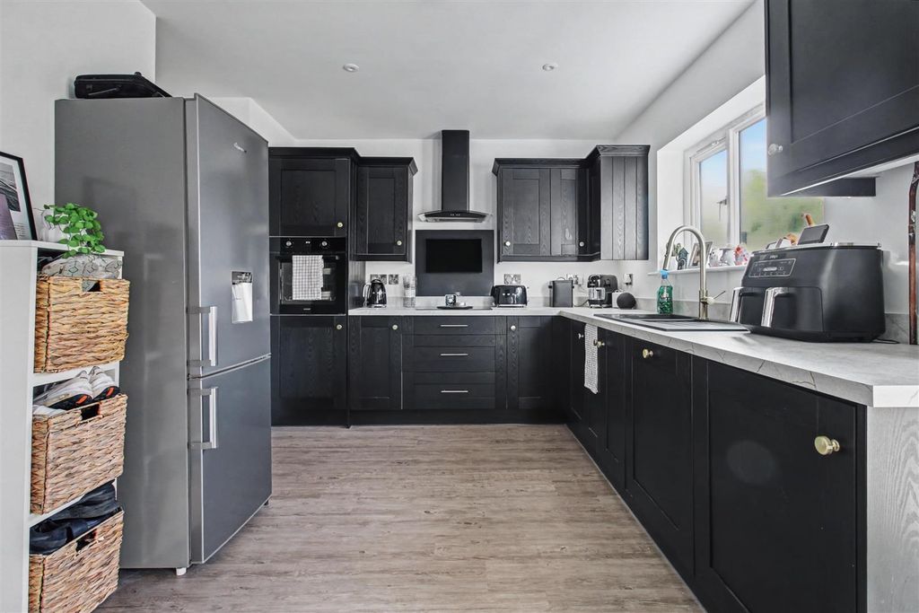 Property photo 3 of 22 Kitchen