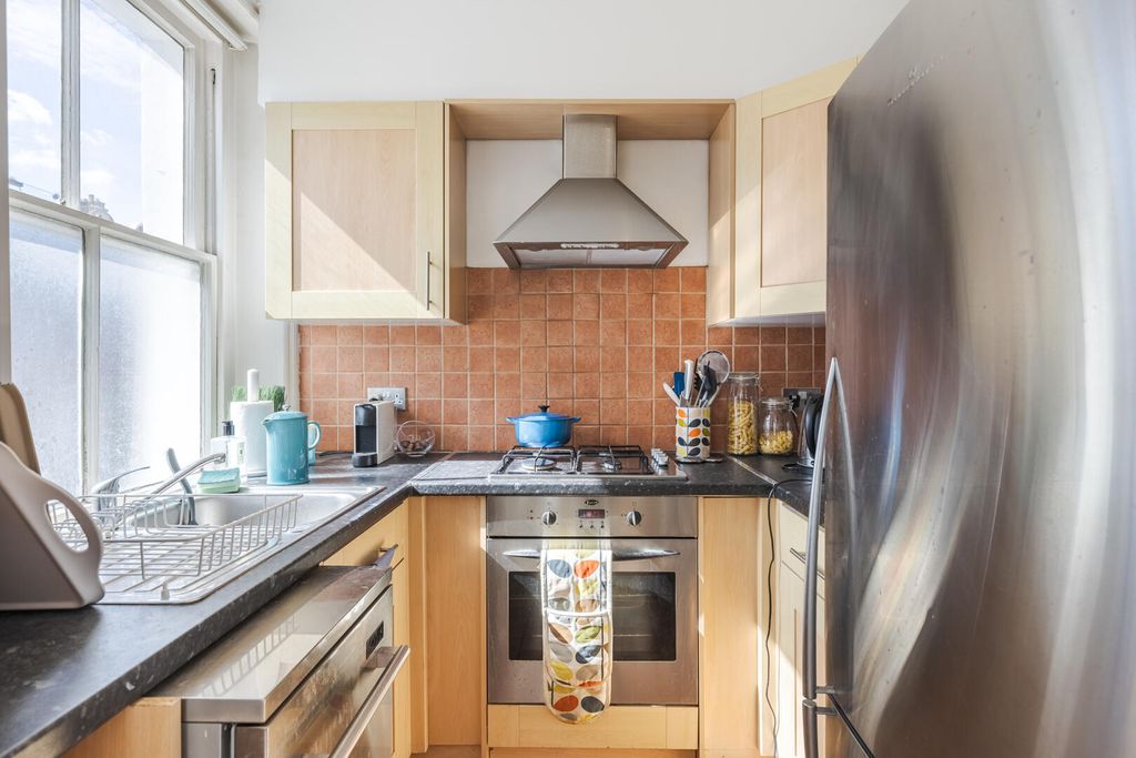 Property photo 3 of 7 Kitchen