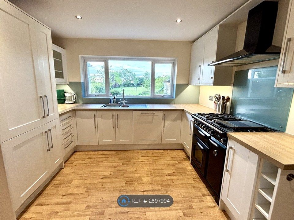 Property photo 3 of 28 Kitchen