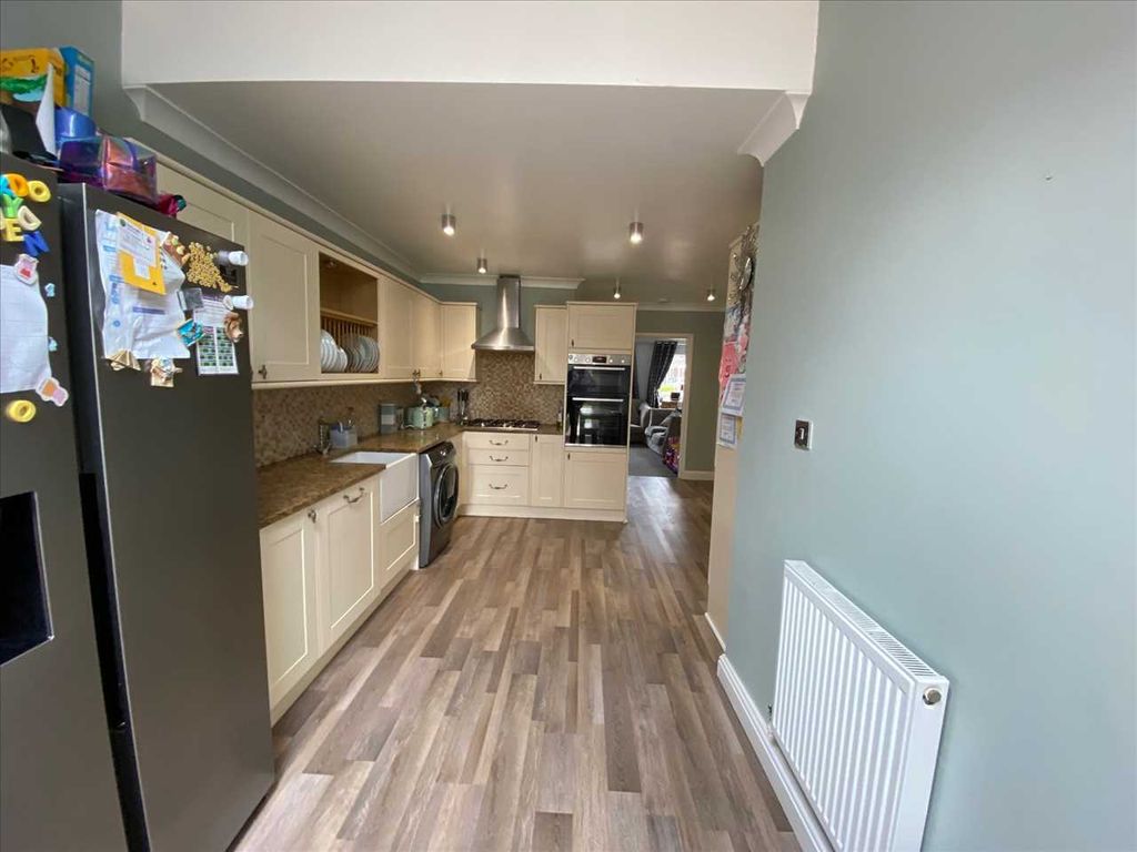 Property photo 3 of 9 Kitchen Diner