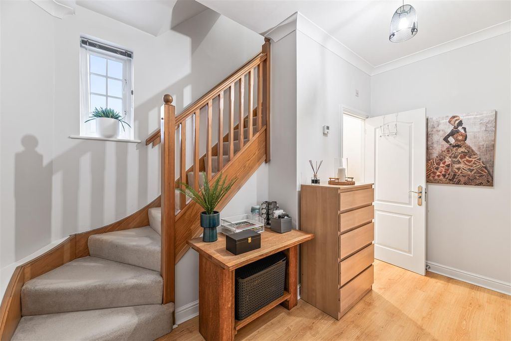 Property photo 3 of 16 Hallway