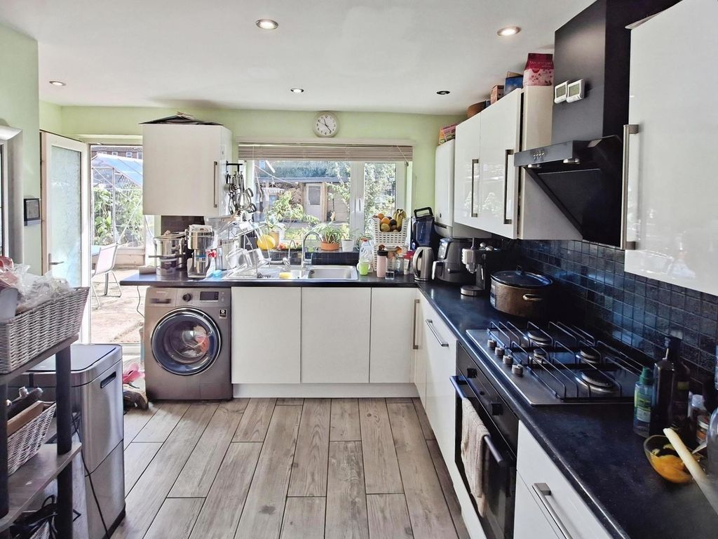 Property photo 3 of 13 Kitchen/Dining Room