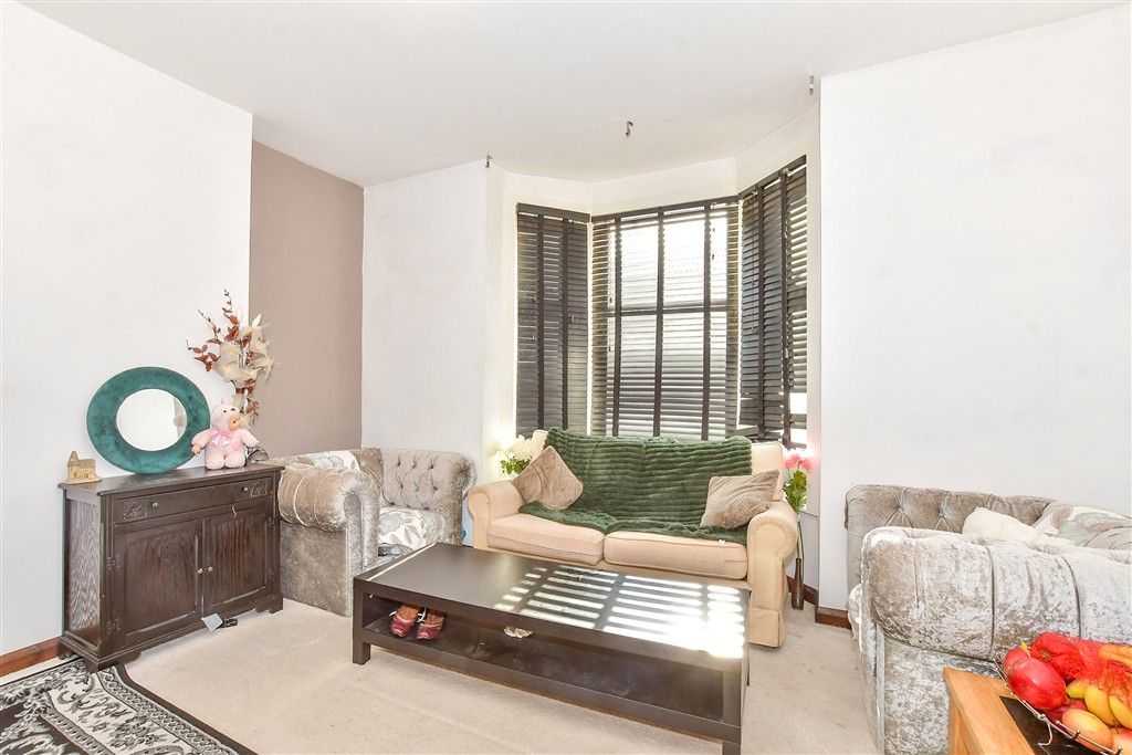 Property photo 2 of 11 Lounge