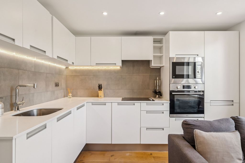 Property photo 2 of 7 4558412