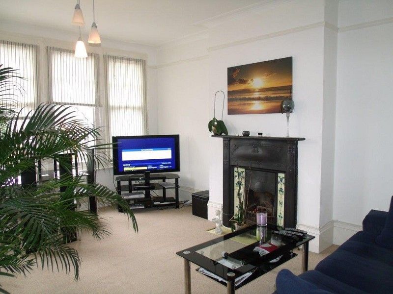 Property photo 1 of 8 Living Room 