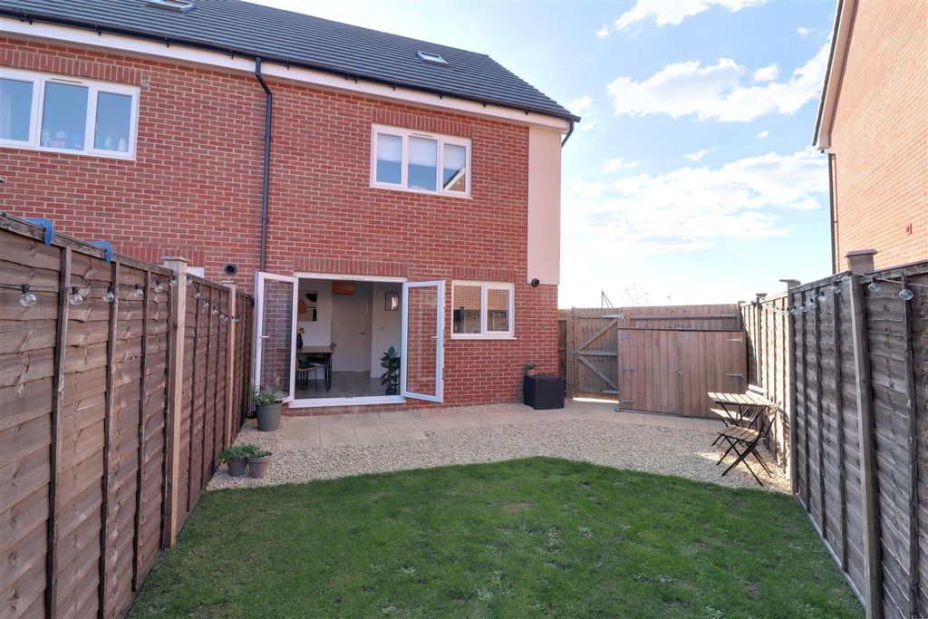 Property photo 2 of 21