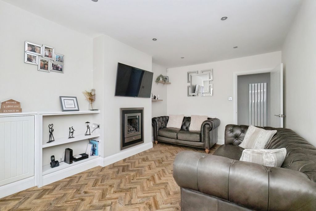 Property photo 3 of 20 Living Room