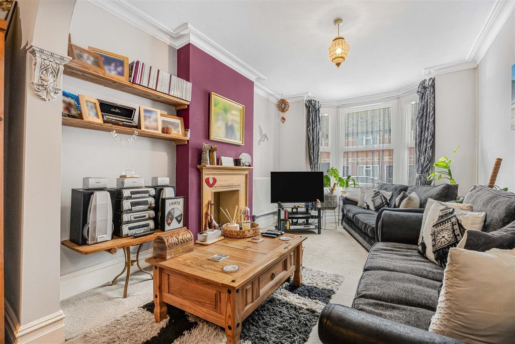 Property photo 2 of 17