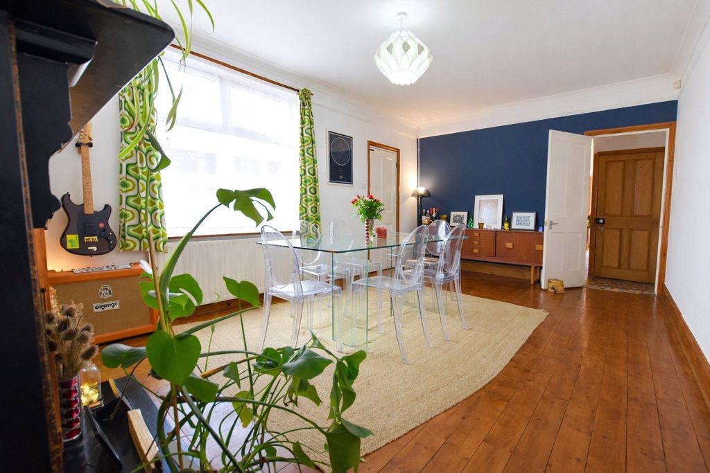 Property photo 2 of 16 Picture No. 13