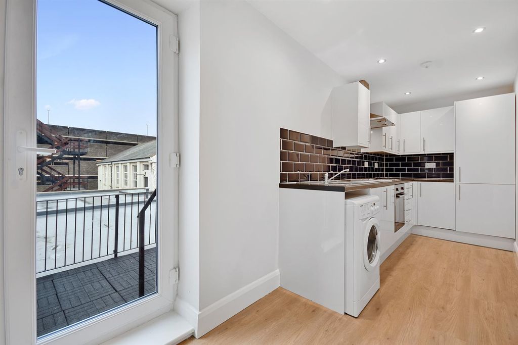 Property photo 3 of 8 Kitchen