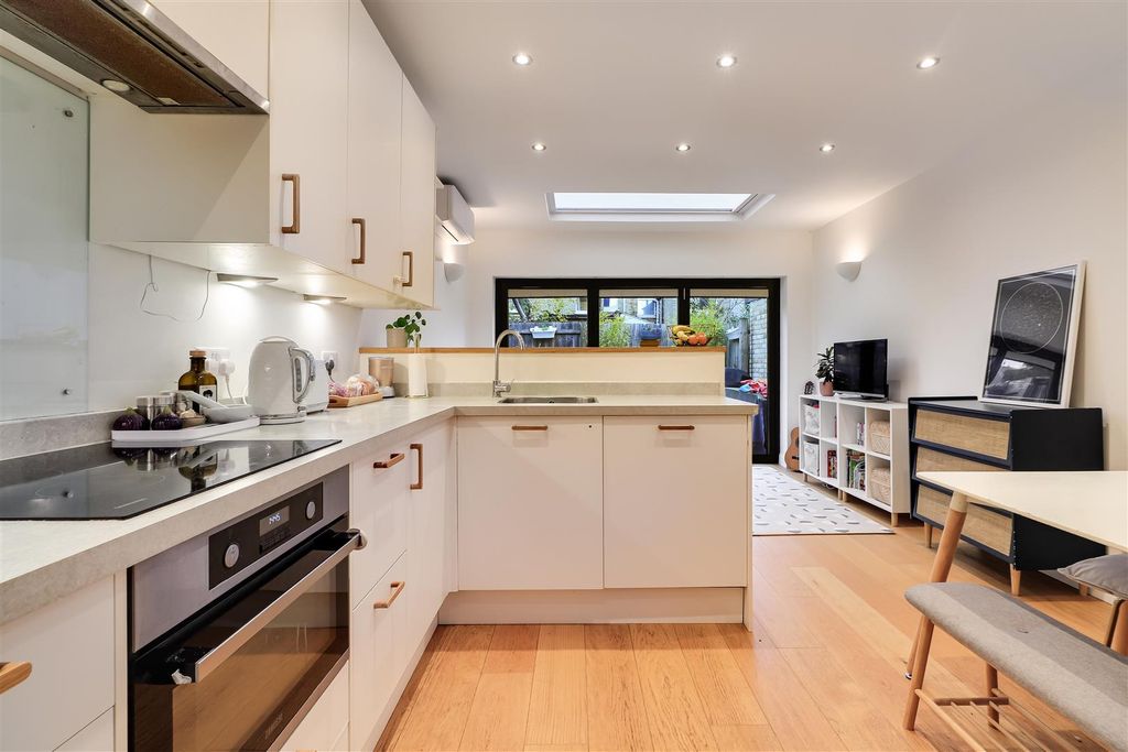 Property photo 2 of 20 Kitchen