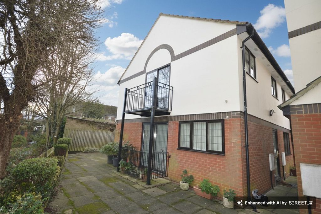 Property photo 1 of 3