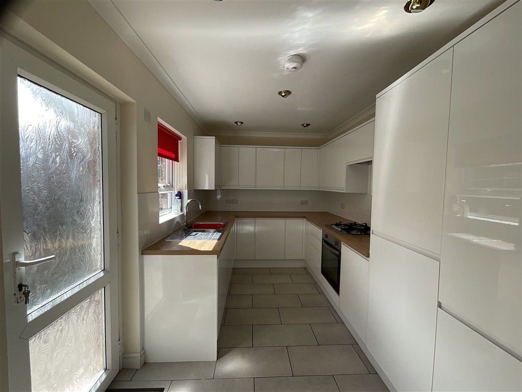 Property photo 2 of 11 Kitchen