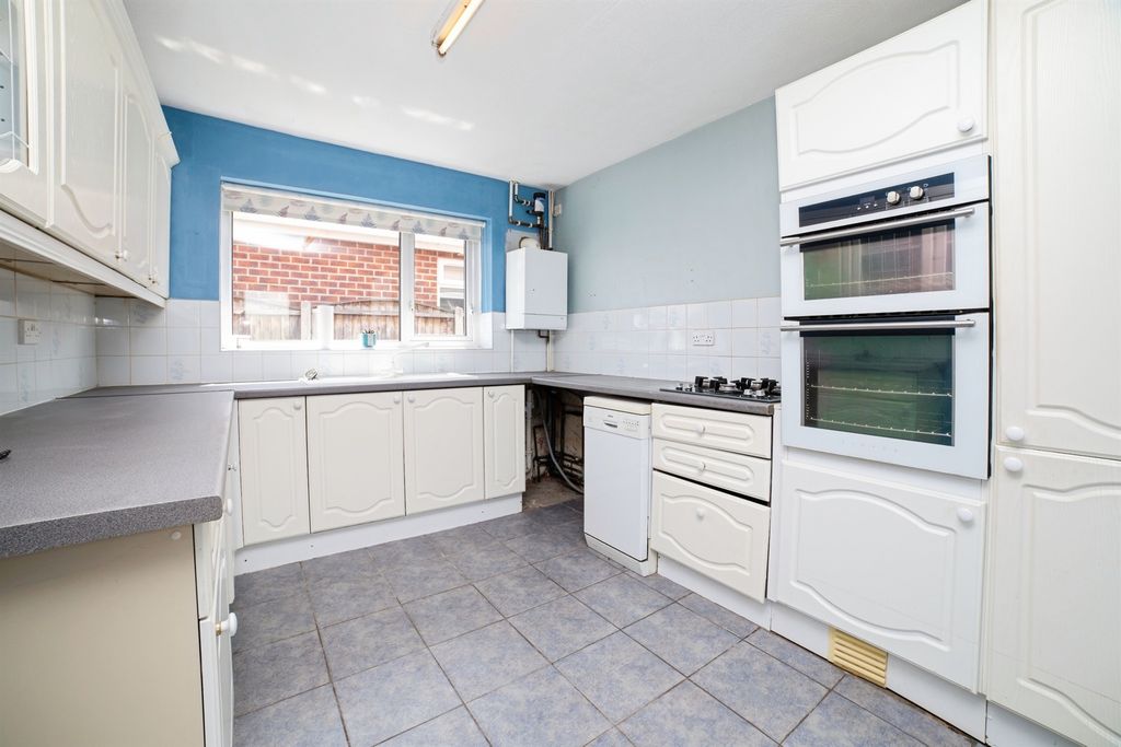 Property photo 2 of 17