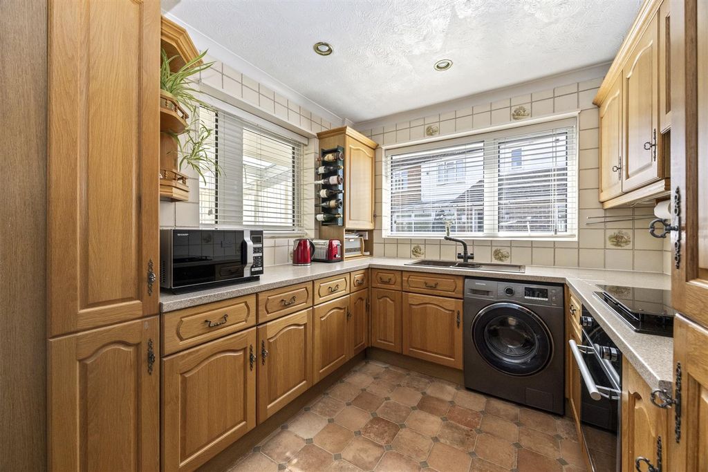 Property photo 3 of 20 Kitchen