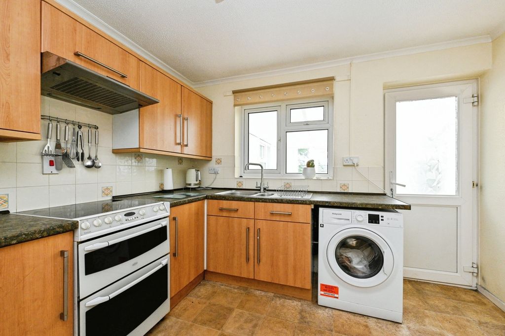 Property photo 2 of 15 Pbox-Img.Jpg