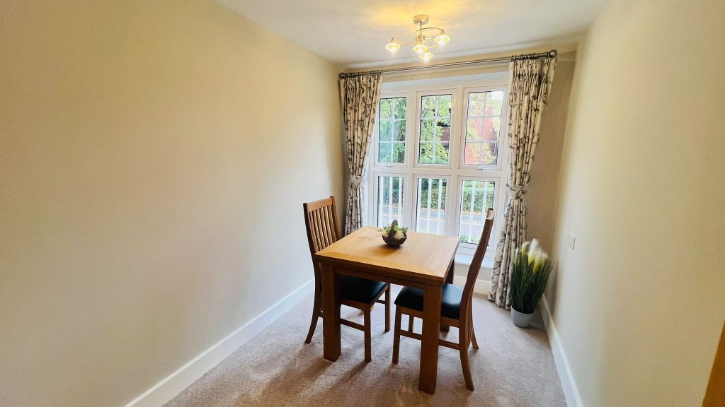 Property photo 3 of 14 Dining Room