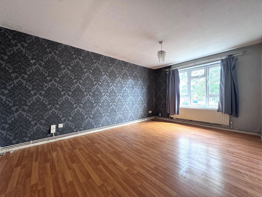 Property photo 3 of 8 1847812