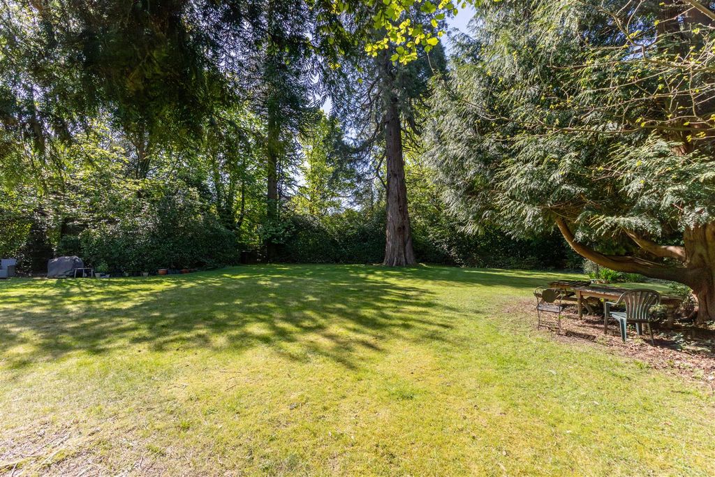 Property photo 2 of 25 Garden