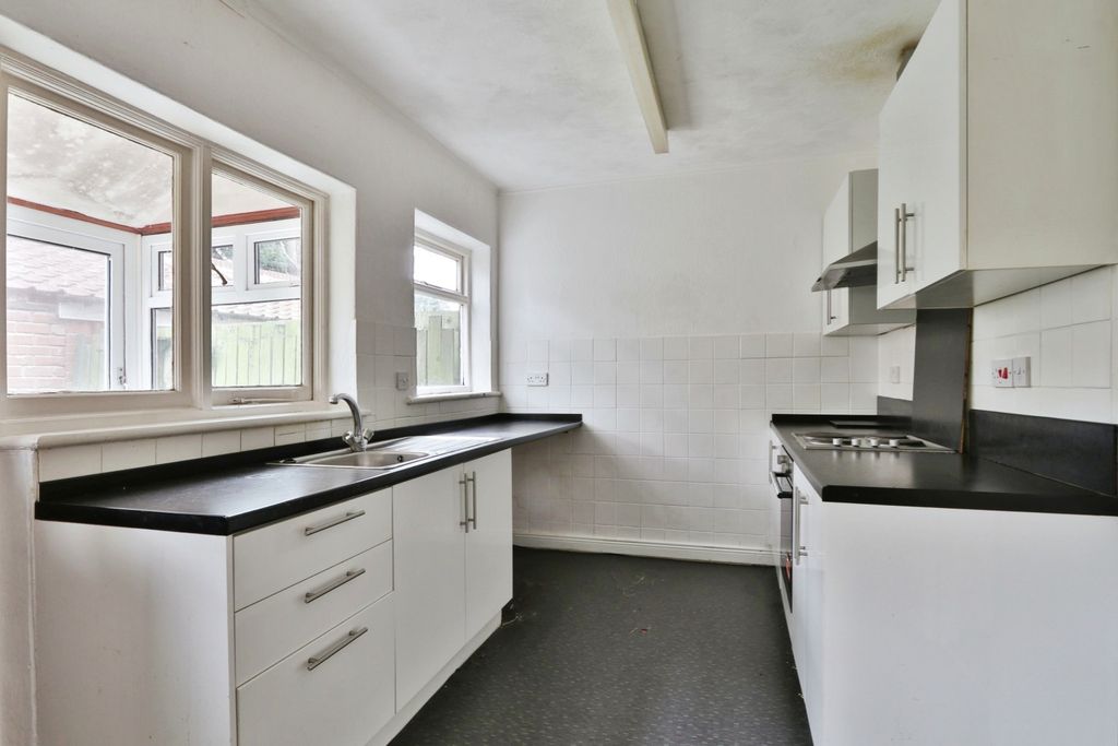 Property photo 2 of 11 3723505