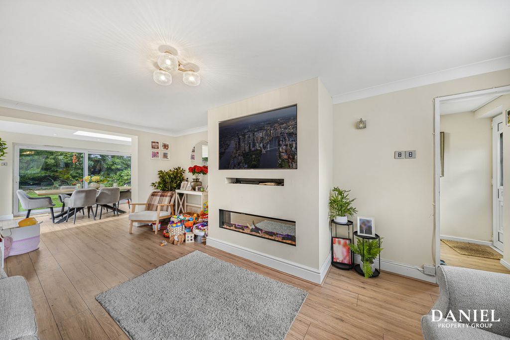 Property photo 2 of 34