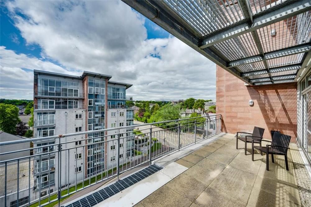 Property photo 3 of 20 Balcony 2