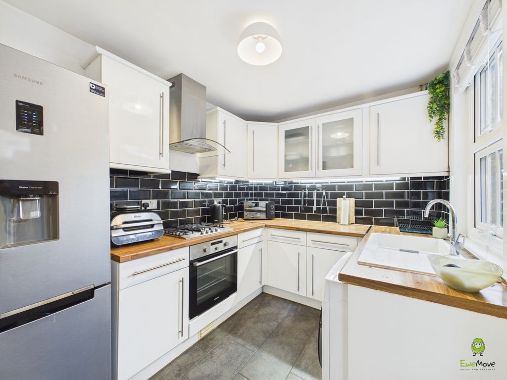 Property photo 2 of 8 Presented By Robert At Ewemove Bexleyheath And Dar