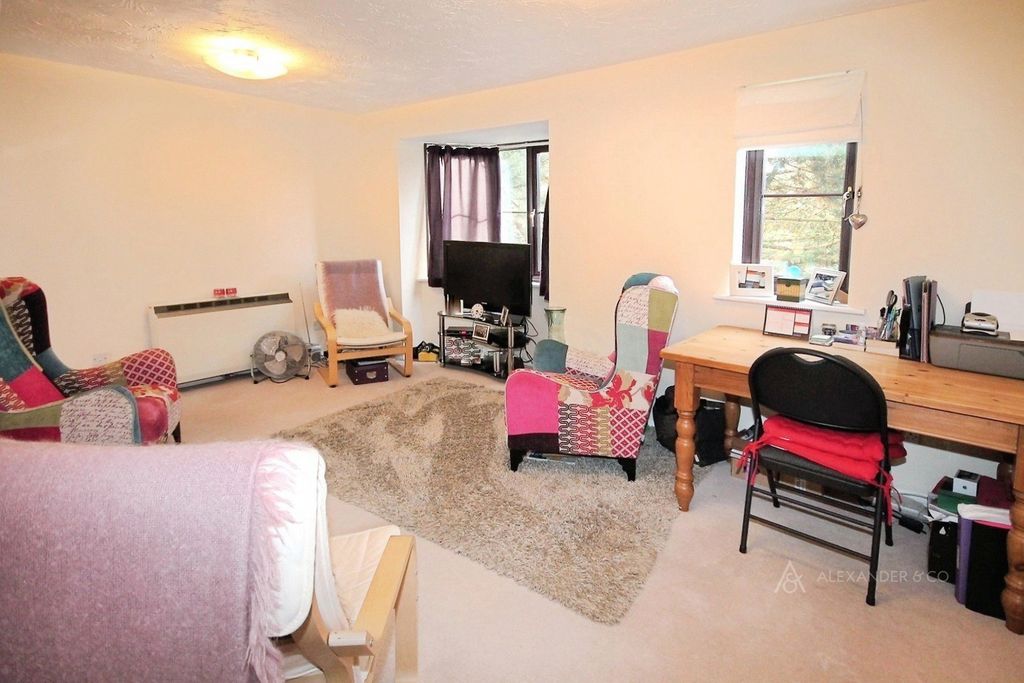 Property photo 2 of 8 Pbox-Img.Jpg