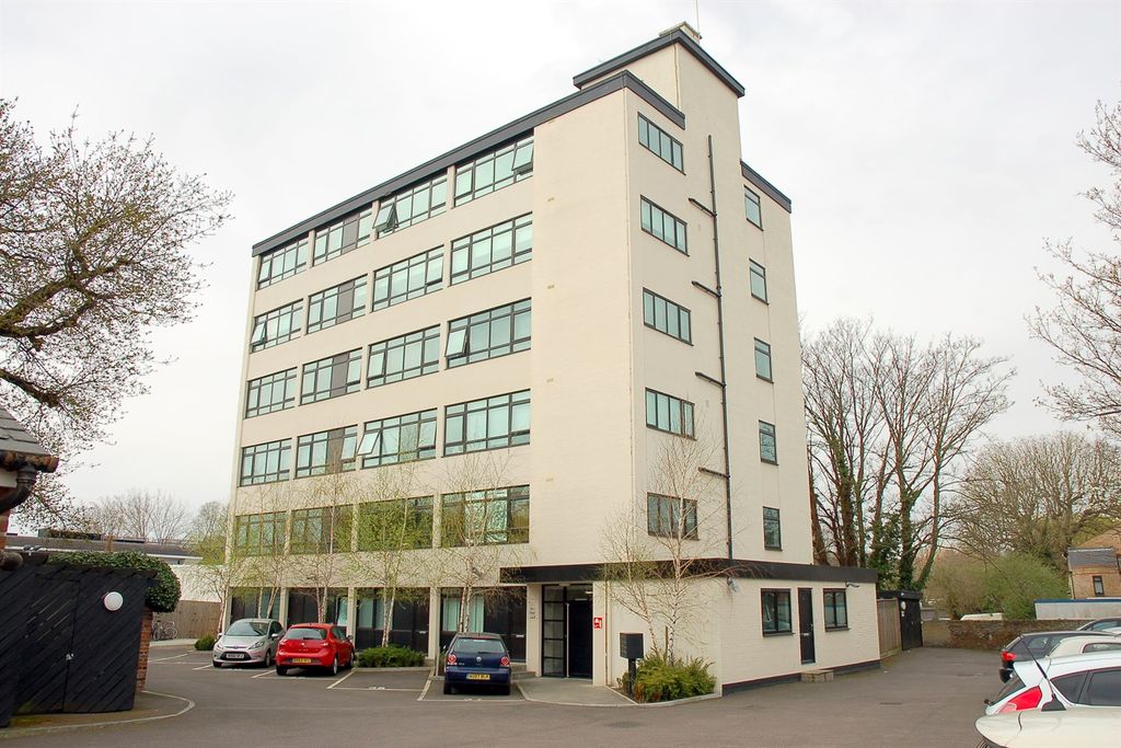 Property photo 1 of 11 (Main)