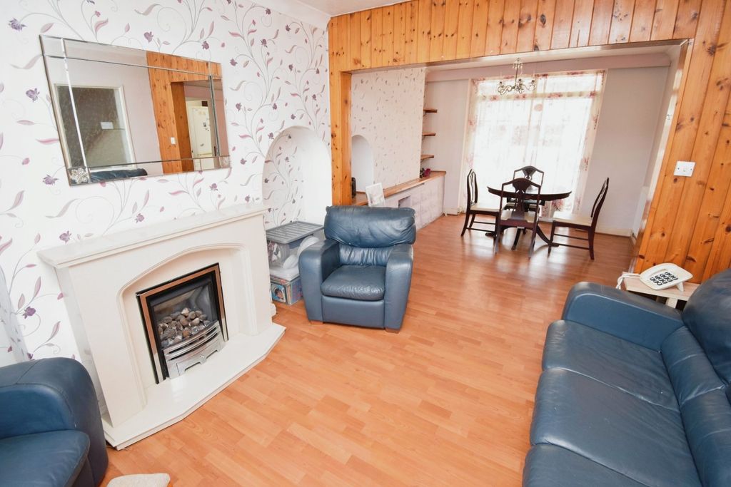Property photo 2 of 20 Living/Dining Room