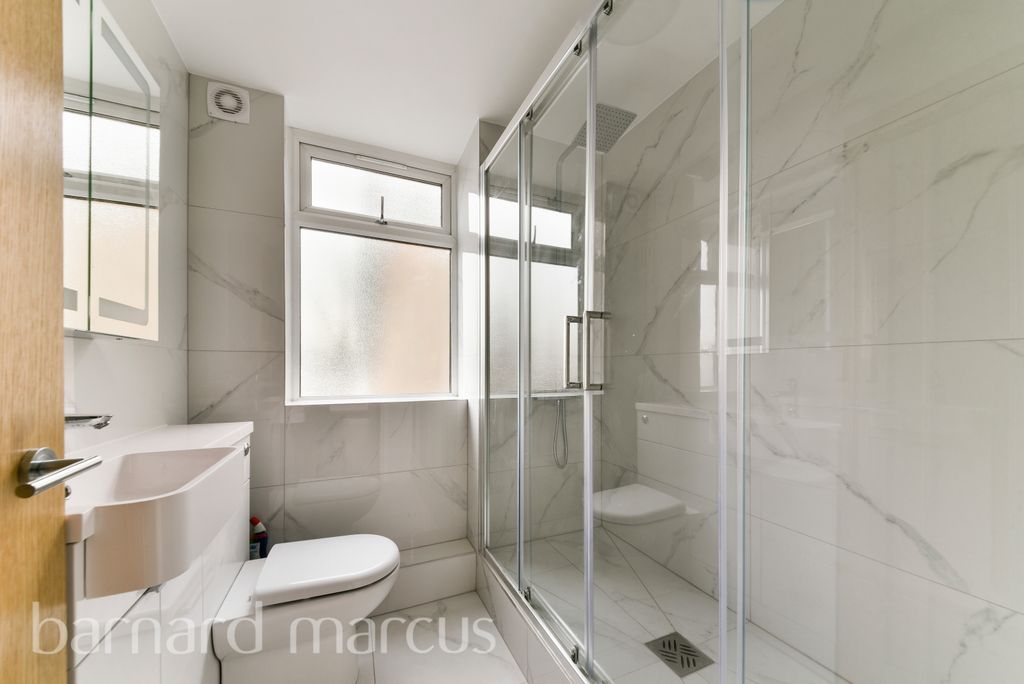 Property photo 3 of 5 Bedroom 1