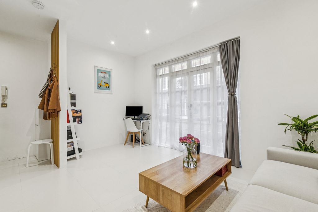 Property photo 1 of 16 Photo 6