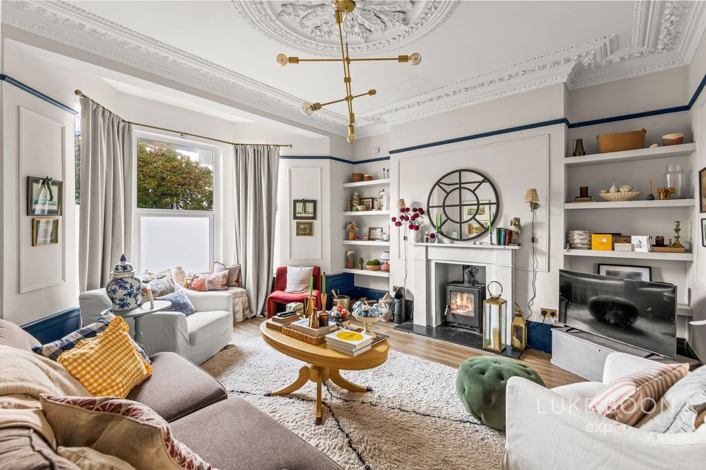 Property photo 2 of 31