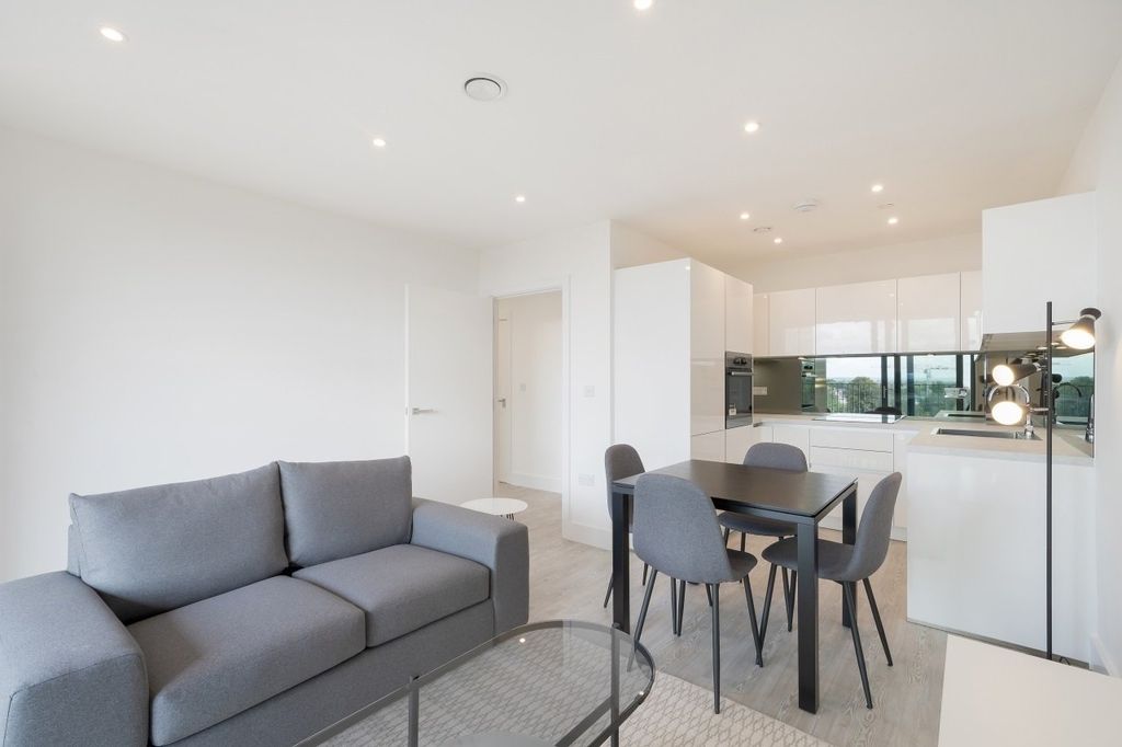 Property photo 2 of 8 Kitchen