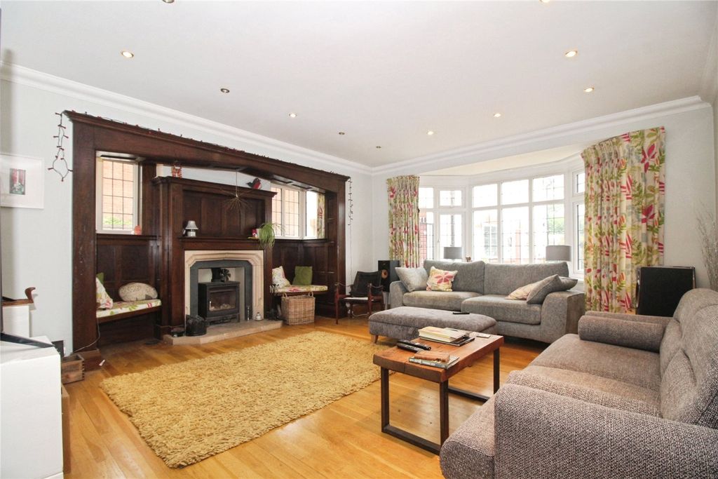 Property photo 2 of 30 Sitting Room