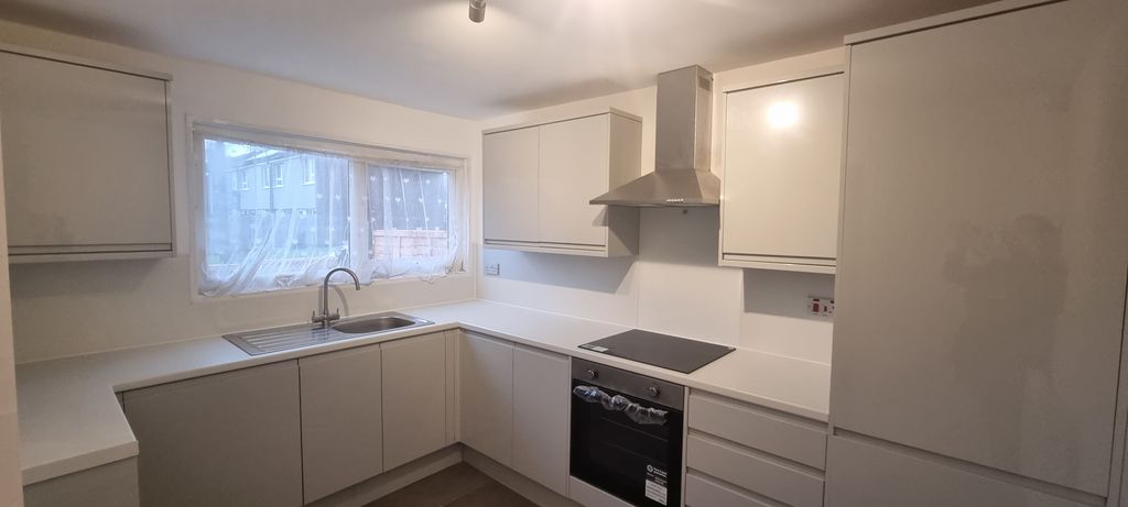 Property photo 2 of 7 Kitchen